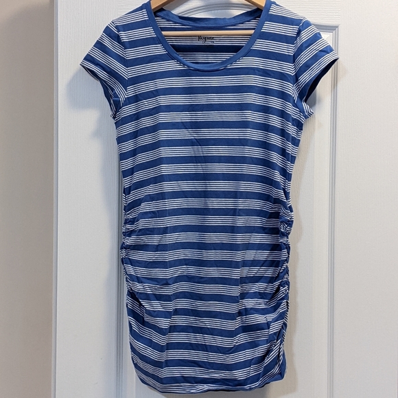 Thyme Maternity t-shirt with side ruching - Picture 1 of 5